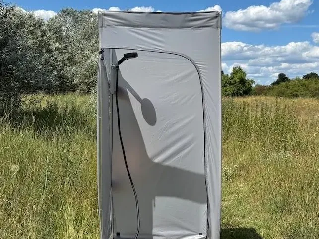 MOBILNA ŁAZIENKA DLA TWOJEGO KEMPINGU high vibrations